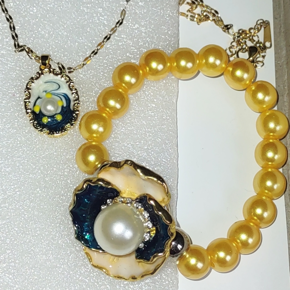 Pearl On Enamel Pendant & Coordinating Snap Chunk Bracelet Set